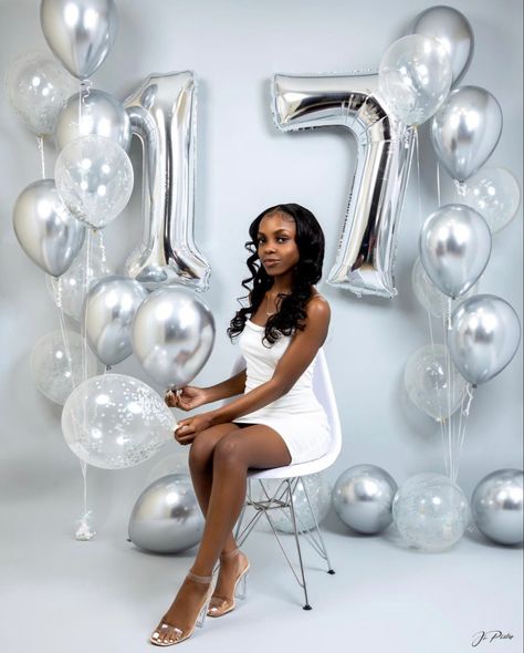 Michaela Amari, 17th Birthday Wishes, Sweet 16 Outfits, Birthday Photoshoot Ideas, Seventeenth Birthday, Sweet Sixteen Birthday Party Ideas, 17th Birthday Ideas, Birthday Pins, Friend Pictures Poses