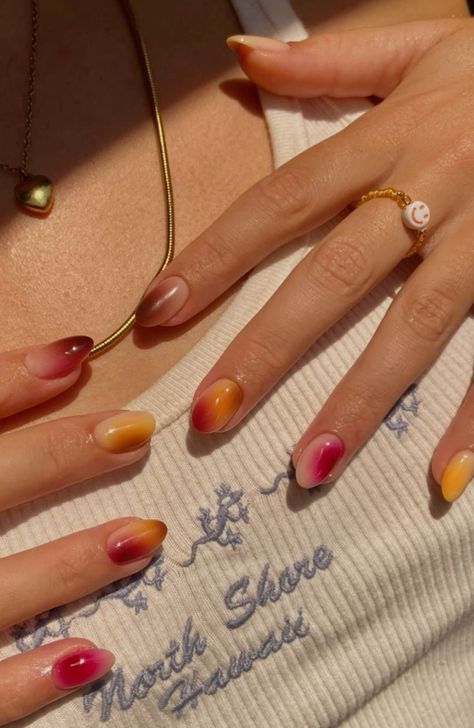 Summer Nails Nail Polish, Colorful Minimalist Nails, Short Almond Gel X Nail Designs Summer, Natural Length Nail Designs, Spain Summer Nails, Nail Art Vacation, Nail Inspo On Natural Nails, Funky Natural Nails, Europe Summer Nails Short