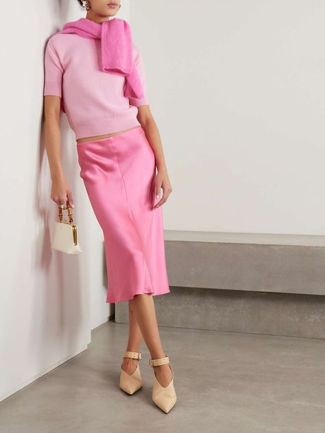 SASUPHI Cashmere sweater | NET-A-PORTER Corporate Barbie, Minimal Summer Outfits, Violet Outfit, Planned Outfits, Blush Outfit, Dope Clothes, Skirts Outfits, Office Chic, Pastel Outfit