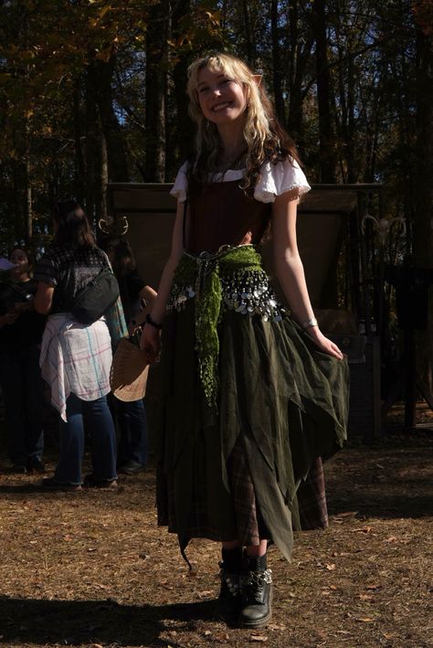 Fairy Ren Fest Outfit, Short Ren Faire Dress, Rennisance Festival Costume, Ren Faire Forest Witch, Rennaisance Festival Outfit, Garden Fairy Ren Faire, Druid Ren Faire, Easy Renn Faire Costume, Celestial Ren Faire Outfit