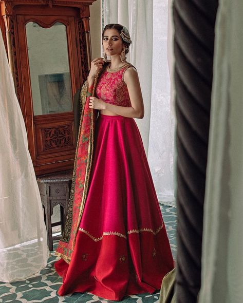 ZARA SHAHJAHAN (@zarashahjahanofficial) • Instagram photos and videos Asian Wedding Dress Pakistani, Pakistani Lehenga, Simple Lehenga, Indian Outfits Lehenga, Wedding Lehenga Designs, Lehenga Designs Simple, Traditional Indian Dress, Pakistani Fancy Dresses, Half Saree Designs