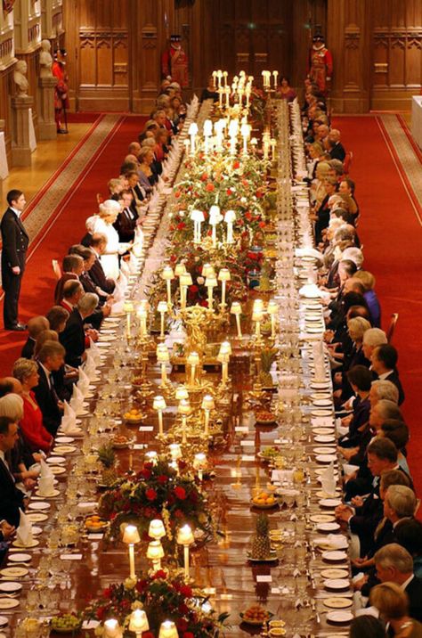 Show-stopping royal dining rooms: The Queen, Prince Charles & more REVEALED - Photo 6 Prince Harry Wedding, Britania Raya, Harry Wedding, Prins Harry, Reine Elizabeth Ii, Reine Elizabeth, Royal Aesthetic, Elisabeth Ii, Reina Isabel Ii