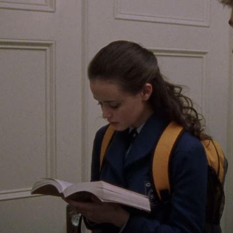 Rory Gilmore, A Book, Reading, On Twitter, Twitter