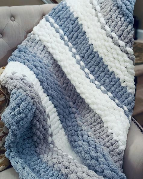 A chunky baby  blanket is a type of blanket that is known for its thick, bulky, and cozy texture. It is typically made using chunky  yarn, resulting in a warm and luxurious feel. Chunky baby  blankets are popular for their visual appeal and the comforting weight they provide. They are often used as decorative pieces or for keeping warm during colder seasons. Chunky Knit Blanket Display, Things To Crochet With Blue Yarn, Chunky Yarn Blankets, Crochet Blankets For Boys, Christmas Chunky Knit Blanket, Chunky Blanket Color Ideas, Crochet With Thick Yarn, Chunky Knit Blanket Pattern Color Combos, Knit Baby Boy Blanket