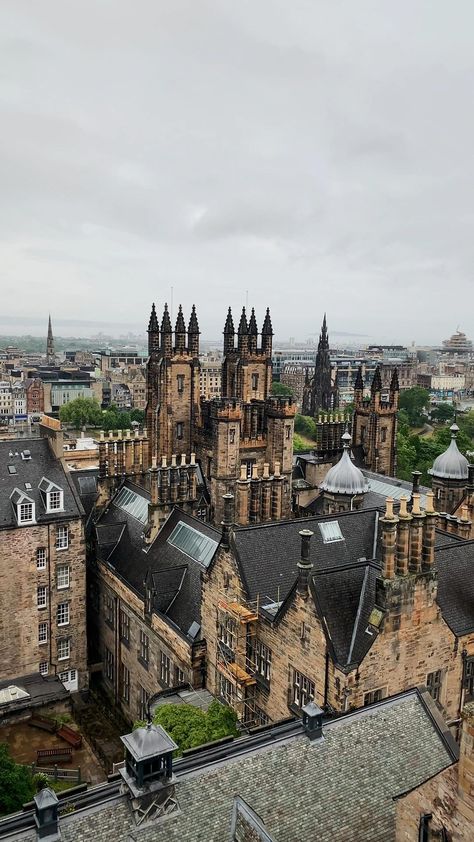 Edinburgh Scotland Aesthetic Rain, Edenborough Scotland, Edinburgh Scotland Wallpaper, Edinburgh Rain, Edinburgh Wallpaper, Edinburgh Life, Edinburgh Scotland Aesthetic, Edinburgh Autumn, Scotland Architecture