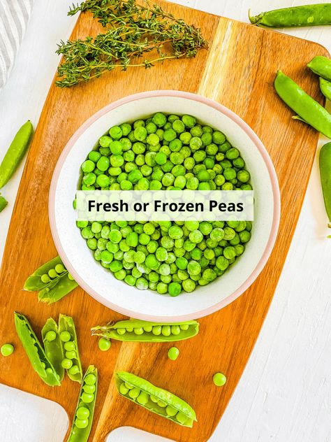 Baby Food With Peas (Pea Puree For Baby) | The Picky Eater Pea Puree Baby Food, Peas Baby Food, Pea Baby Food, Baby Food Recipes Stage 1, Pea Puree, Baby Puree Recipes, Baby Puree, Homemade Baby Food, Frozen Peas