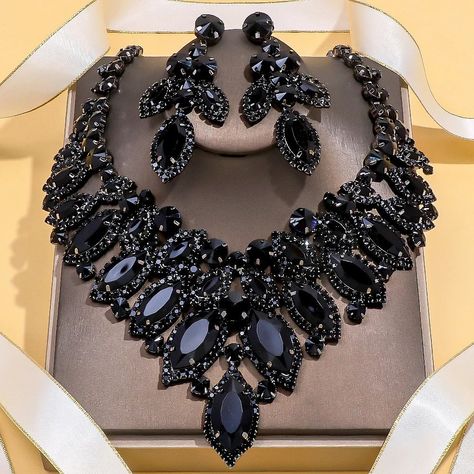 Exquisite Earrings Necklace Set Luxury Black Rhinestone Drag Queen Set https://pleasuresandsins.com/products/exquisite-earrings-necklace-set-luxury-black-rhinestone-drag-queen-set Pleasures and Sins #Bestseller Wedding Cocktail Party, Earrings Necklace Set, Queen Jewelry, Copper Style, Fashion Jewelry Sets, Leaf Jewelry, Rhinestone Bridal, Black Rhinestone, Stunning Necklace