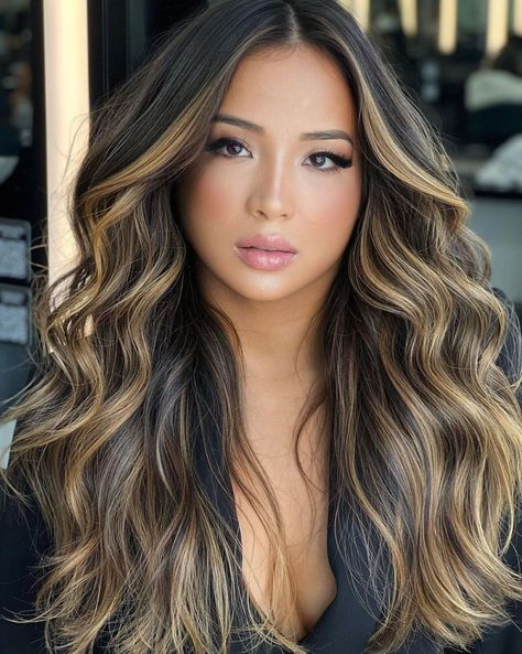 Balayage Styles, Dark Brown Hair Balayage, Balayage Long Hair, Black Hair Balayage, Subtle Balayage, Fall Hair Color Trends, Brunette Hair With Highlights, Black Hair With Highlights, Dark Hair With Highlights