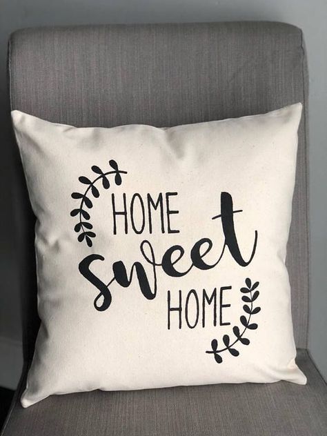 Farmhouse Couch Pillows, Farmhouse Couch, Pillows Decorative Diy, Diy Pillow Covers, Pillow Inspiration, Bantal Sofa, Luxury Pillows, Pillow Decor, Pola Sulam