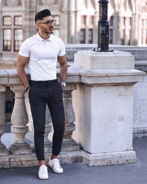 😎Looking forward to the sunny weather and the best business casual style this summer? Us too! We've compiled the best business causal trends to look out for this summer 2019. Be sure to look stylish this year by recreating these awesome summertime looks. Click to find out which business casual outfits for men summer are the ones you should be wearing ASAP. There’s nothing better than summertime outfits for men and work outfits for men offices. Smart casual work outfits are nice. #summ Business Casual Outfits For Men, Casual Outfits For Work, Business Casual Style, Summer Business Casual Outfits, Outfits Primavera, Smart Casual Work Outfit, Mens Business Casual Outfits, Business Casual Summer, Vans Outfit