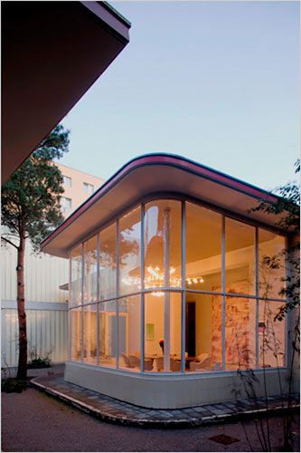 Station Essence, Petrol Station, Art Deco Architecture, Design Exterior, Gas Station, Interior Architecture Design, Architecture Details, Modern Architecture, Bauhaus