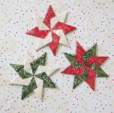 Fabric Star Ornaments - Geta's Quilting Studio Sewing For Christmas, Prairie Point Star Ornament, What To Sew, Quilted Fabric Ornaments, Sewn Christmas Ornaments, Christmas Decorations Sewing, Quilted Table Runners Christmas, Quilting Math, Fabric Star