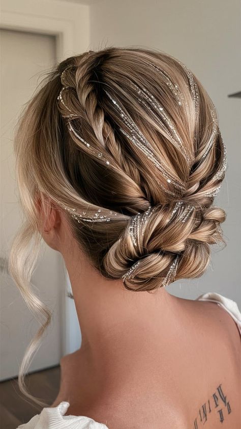 An intricate updo with woven twists, enhanced by sparkling glitter strands for a chic and glamorous finish. This hairstyle is ideal for formal events or weddings where elegance meets sparkle. Christmas Hairstyles For Long Hair, Easy Christmas Hairstyles, Twisted Updo, Christmas Hairstyles, Makeup Tricks, Easy Braids, Glitter Hair, Sparkles Glitter, Glitter Christmas