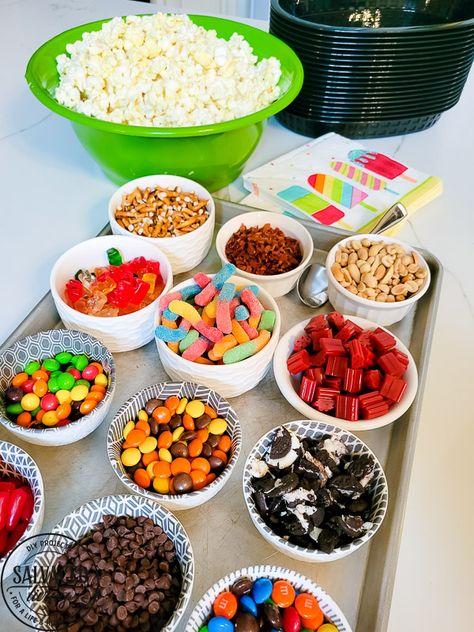 Popcorn Bar Sleepover, Birthday Popcorn Bar, Candy Popcorn Bar, Popcorn Bar Toppings Ideas, Classroom Popcorn Bar, Popcorn Bar Fall, Popcorn Candy Bar Ideas, Popcorn Bar Ideas Toppings, Popcorn Bar For Teachers