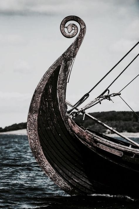 Life on the water | The North Realm Barco Viking, Hawke Dragon Age, Viking Aesthetic, Arte Viking, Round Diamond Pendant, American Gods, Hakone, Viking Ship, Norse Mythology