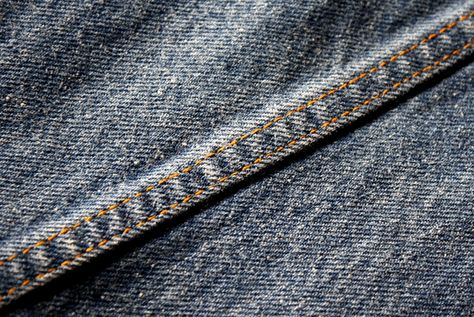 Overlock Stitch vs. Flat-Felled Seam Diy Jeans Refashion, Jeans Refashion, Denim Clothes, Sewing Seams, Denim Flats, Flat Felled Seam, Make Do And Mend, Jeans Clothes, Double Stitch