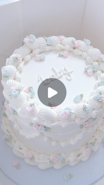 Round Gender Reveal Cake, Elegant Gender Reveal Cake, Gender Reveal White Cake, Vintage Gender Reveal Cake, Gender Reveal Cake Simple, Gender Reveal Dessert Ideas, Gender Reveal Cake Ideas Simple, Gender Reveal Cake Ideas, Baby Announcement Cake