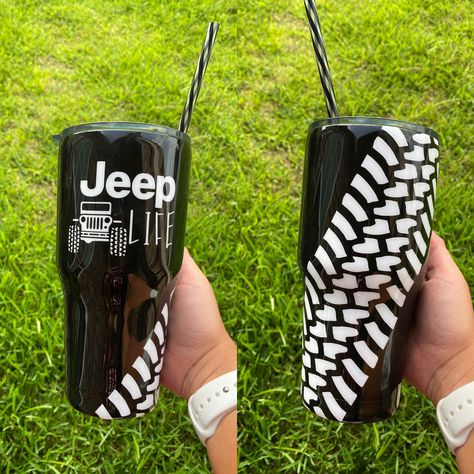 Jeep Sublimation Tumblers, Men’s Custom Tumblers, Cups With Vinyl For Men, Jeep Cup Designs, Tumbler Cup Ideas For Men, Jeep Cups, Jeep Tumbler Ideas, Mens Tumblers, Jeep Crafts