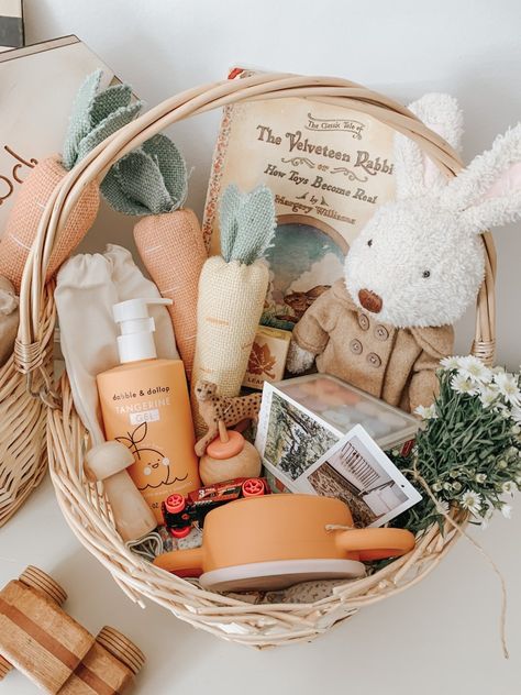 Neutral Easter Basket Ideas, Nature Easter Basket, Easter Presents For Kids, Easter Basket For Baby Boy, Easter Baskets For Babies, Easter Gift Boxes Ideas, Infant Easter Basket Ideas, Easter Basket Aesthetic, Easter Basket For Baby Girl