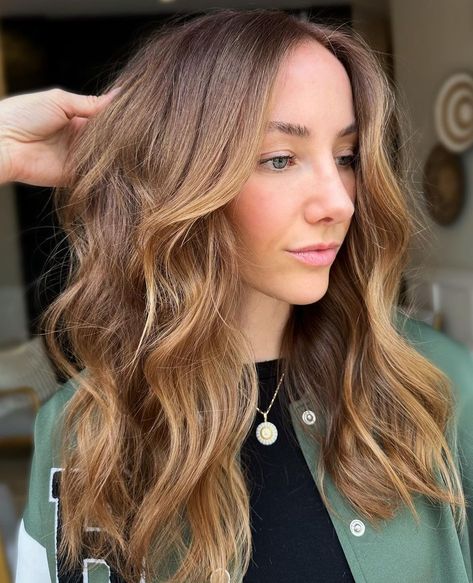 30 Cool Golden Blonde Hair Color Ideas Trending in 2023 Honey Babylights, Golden Blonde Hair Color Ideas, Beach Blonde Hair Color, Natural Golden Blonde, Hair Color Ideas Trending, Beach Blonde Hair, Golden Blonde Hair Color, Dark Golden Blonde, Balayage Long Hair