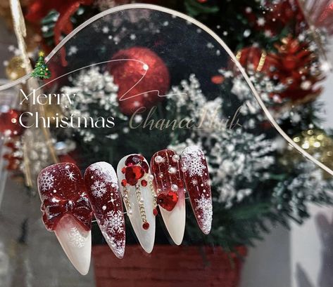 Asian Christmas Nails, Douyin Christmas Nails, Christmas Nails Design Elegant, Nail Noel Christmas, Christmas White Nails, Korean Christmas Nails, Tree Manicure, Christmas Nails Grinch, Noel Nails