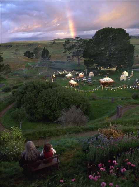 lord of the rings Hobbit Party, John Howe, Living In New Zealand, Into The West, Belle Nature, The Shire, Fellowship Of The Ring, Jrr Tolkien, Gandalf