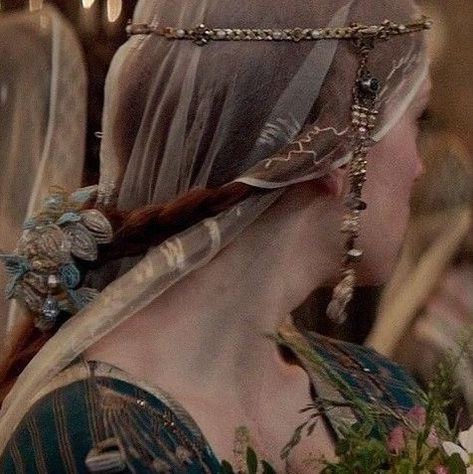 Tully Aesthetic, Medici Aesthetic, Ophelia 2018, House Tully, Ned Stark, Medieval Aesthetic, Alicent Hightower, Daisy Ridley, Sansa Stark