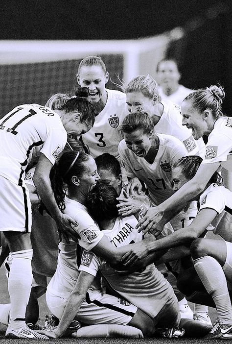 #USWNT #usa #wwc #soccer team USA defeats Germany in the semifinals of the women's World Cup as Kelley O'hara clinches the win with her first international goal Us Women's National Soccer Team, Soccer Pro, Usa Soccer Team, Uswnt Soccer, Soccer Season, Women's Soccer Team, Soccer Inspiration, Us Soccer, Usa Soccer Women