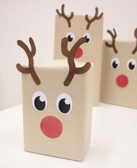 23 Unique Christmas Gift Tags and Wrapping Ideas on Printable Crush.com- so many fun ideas! Unique Christmas Gift Tags, Christmas Wrapping Diy, Brown Paper Bags, Weihnachten Diy, Reindeer Craft, Reindeer Gifts, Cheap Christmas Gifts, Easy Christmas Gifts, Cheap Christmas