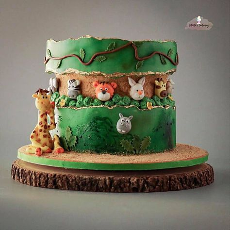 Fault Line Cakes, Slayer Nezuko, Fault Line Cake, Torte Creative, Rodjendanske Torte, Fruit Cupcakes, Jungle Cake, Safari Cakes, Torte Cupcake