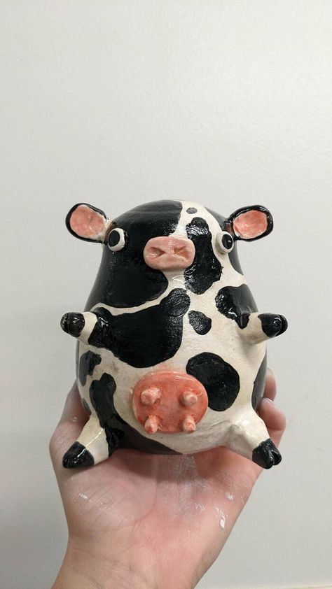 Cute Cow Sculpture, Air Dry Clay Face Pots, Two Pinch Pots Put Together, Animal Clay Projects, Ceramic Rattle Ideas, Pinch Pot Sculpture Ideas, Hollow Form Ceramics, Cow Pinch Pot, Creative Coil Pots