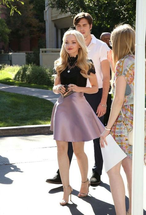 Outfits Paris, Dove Cameron Style, Paris Outfits, Famous Girls, Dove Cameron, Outfits Fashion, Look Fashion, Classy Outfits, Fashion Inspo Outfits