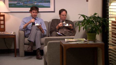 Jim And Dwight, Office Cast, The Office Show, Office Tv Show, Office Tv, Office Wallpaper, Office Birthday, Office Pictures, Dunder Mifflin