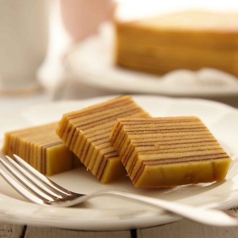 Sarawak Layer Cake (Kek Lapis Sarawak) - QL Kitchen Lapis Legit, Kek Lapis, Cake Recipes At Home, Asian Cake, Inside Cake, Resipi Kek, Layer Cake Recipes, Cheese Tarts, Layered Cake