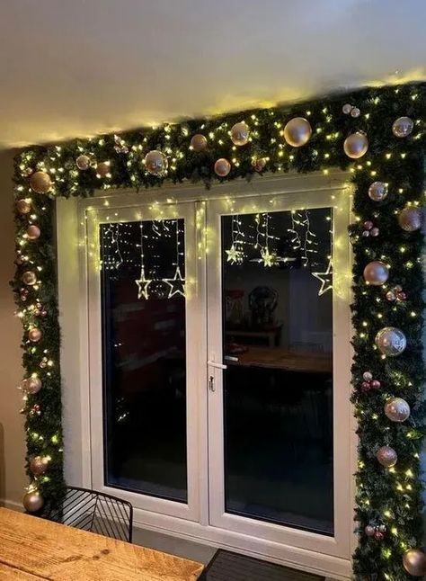 Unlike the previous collection, this Christmas decor design offers you the option for both indoor and outdoor vibes. If you’re going indoors, spice up the wall around the door with faux garlands to keep things festive without the dampness. Credit : Pinterest (@JessicaLopez) #ChristmasDoorDecor #HolidayDoorIdeas #FestiveDoorDecorations #XmasDoorArt #HolidayEntranceStyle #ChristmasWreathIdeas #FestiveFrontDoor #YuletideDoorDecor #SeasonalDoorAdornments #MerryDoorDesigns Christmas Decorations Apartment, Christmas Apartment, Christmas Window Decorations, Christmas Themes Decorations, Christmas Decor Inspiration, Christmas Inspo, Christmas Decorations For The Home, Indoor Christmas Decorations, Indoor Christmas