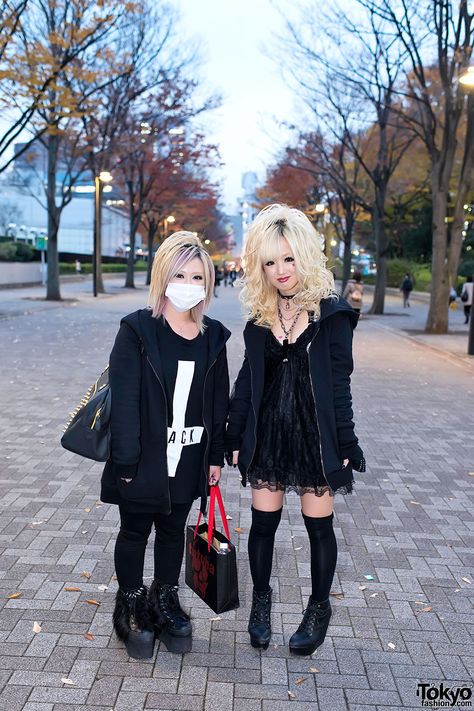 the GazettE Visual Kei Fan Fashion in Tokyo (1) Gothic Gyaru, Gyaru Rokku, Gyaru Substyles, Goth Gyaru, Goshikku Gyaru, Gyaru Harajuku, Rokku Gyaru, Grunge Girl Aesthetic, Japanese Gyaru