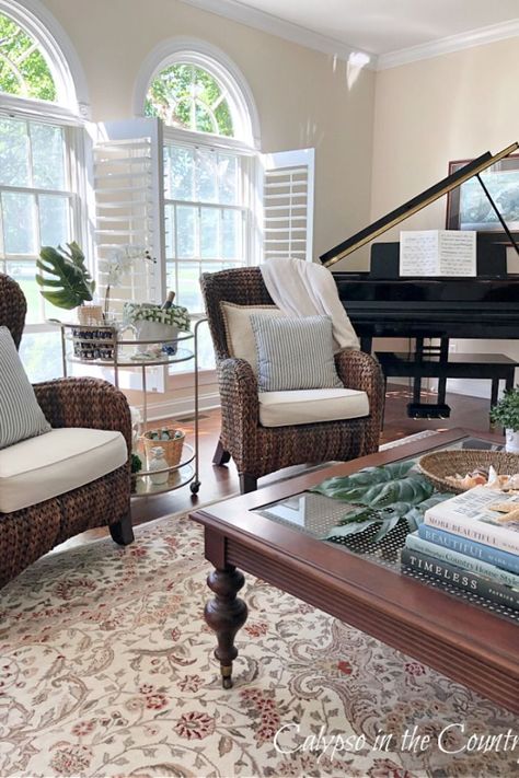 Piano Decor Ideas, Piano Decorating Ideas, Grand Piano Living Room, Diy Piano, Traditional Family Rooms, Piano Living Rooms, Traditional Style Living Room, Piano Tips, Living Room Glam