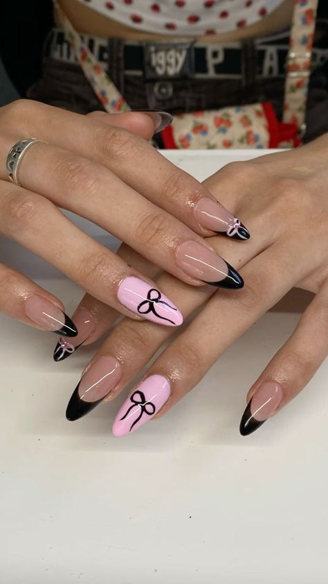 Best Hiking Trails for Summer and Bow Nail Art Ideas to Take Along Nails Design French Tip Ideas Black, Black And Pink Bow Nails, Black Bow Nail Design, Nail Ideas Pink And Black, Black Nails With Bow, Baby Pink And Black Nails, Light Pink And Black Nails, Black Bow Nails, Simple Y2k Nails