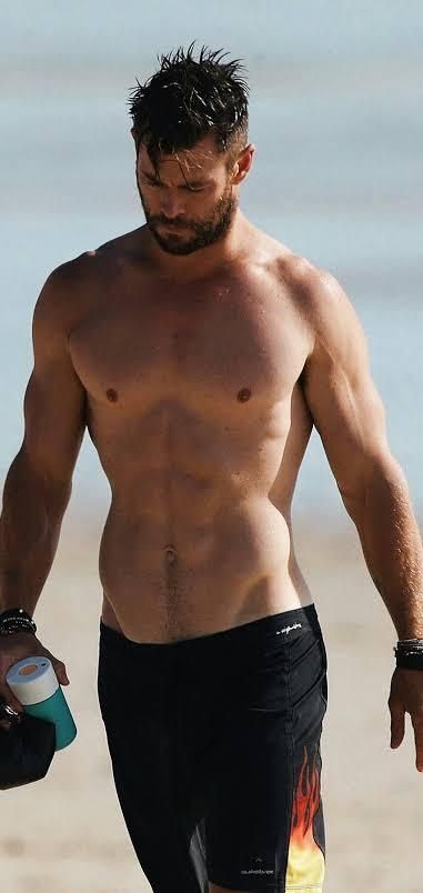 Writing Drives Me Mad, Keeps Me Sane — Chris Hemsworth shirtless.......mama like!!!!!... Chris Hemsworth Shirtless, Hemsworth Brothers, Avengers 2012, Chris Hemsworth Thor, Hottest Male Celebrities, Liam Hemsworth, Age Of Ultron, Shirtless Men, Charlize Theron