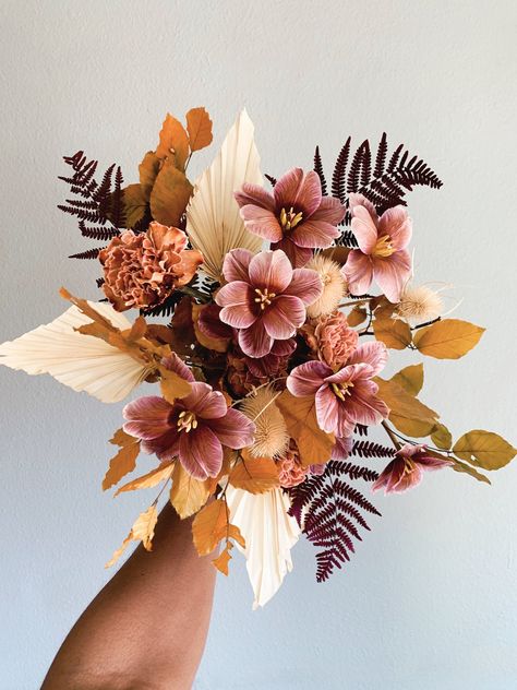 Terra Cotta Bouquet, Fall Flower Arrangements, Cat Air, Floral Designer, Lukisan Cat Air, Winter Flowers, Arte Floral, Bouquet Wedding, Fall Floral