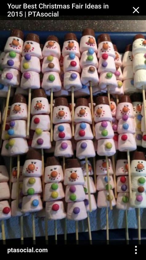 Marahmallow snowmen Christmas Fayre Ideas, Jul Mad, Christmas Fair Ideas, Bride Magazine, Christmas School, Xmas Food, Navidad Diy, Christmas Party Food, Christmas Snacks