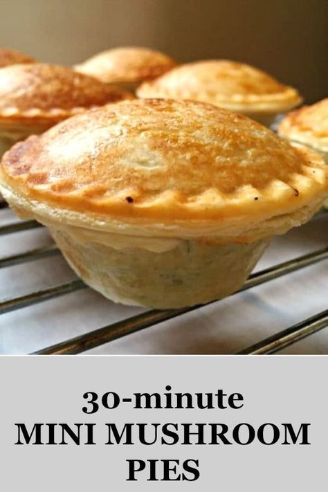 Brunch Quiche, Mini Pie Maker, Mini Pie Recipes, Meat Pie Recipe, Mushroom Pie, Hand Pie Recipes, Pie Maker, Mini Torte, Mini Mushroom