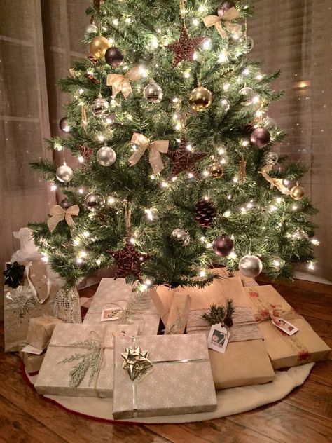 Christmas Present Under Tree, Presents Under The Christmas Tree Aesthetic, Gifts Under Tree Aesthetic, Christmas Gifts Under Tree Aesthetic, Presents Under The Tree Aesthetic, A Lot Of Gifts Under Tree, Christmas Tree With Presents Aesthetic, Christmas Presents Under The Tree, Christmas Tree With Gifts Under It