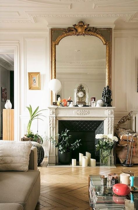 Fireplace Parisian, Parisian Style Home, Parisian Living Room, Paris Interiors, Parisian Decor, Colorful Kitchen Decor, Parisian Interior, French Apartment, Mirror On The Wall