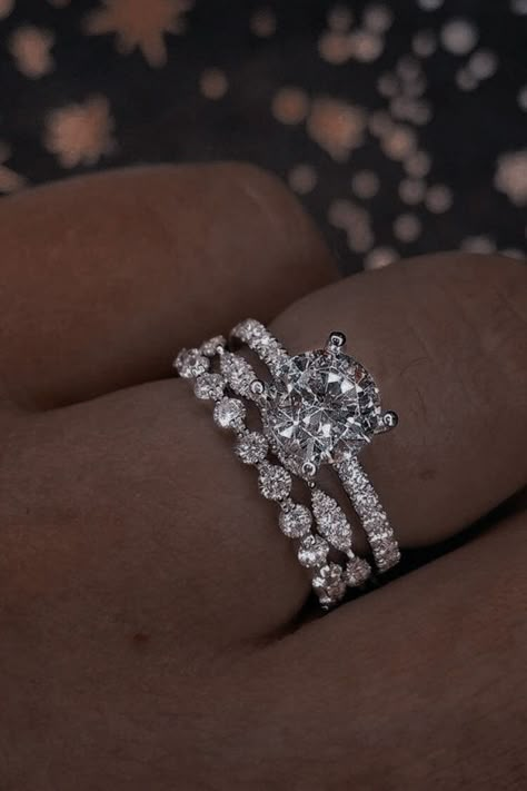 Extravagant Wedding Rings, Wedding Rings Black Women, Big Diamond Wedding Rings, Fancy Wedding Rings, Gold Engagement Ring Designs, Luxury Wedding Ring, Victorian Jewelry Necklace, Pretty Wedding Rings, Expensive Wedding Rings