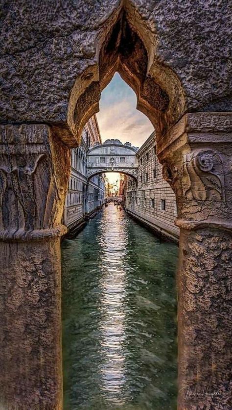 Italy Photography, Italy Aesthetic, Voyage Europe, Italy Photo, Italy Vacation, Beautiful Places To Travel, Beautiful Places To Visit, Venice Italy, Places Around The World