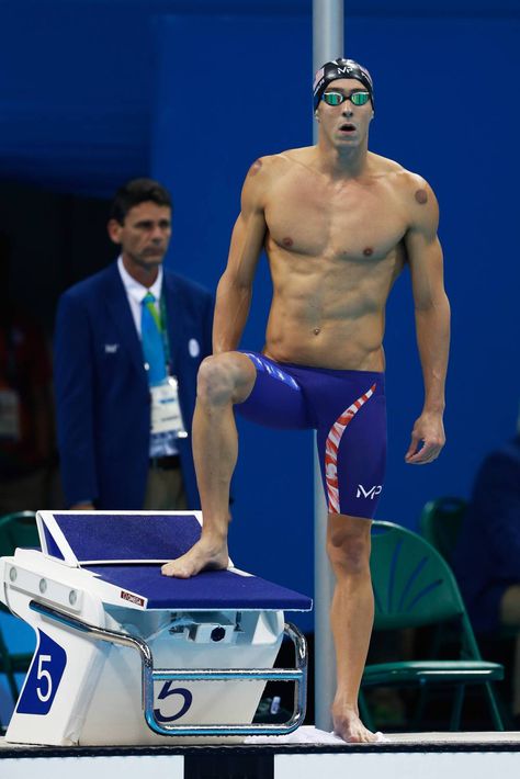 Olympics | Rio round-up day 4: Michael Phelps claims gold medal No. 21 - AS.com Michael Phelps Body, Gymnastics Floor Routine, Michael Phelps Swimming, Swimmer Memes, Caeleb Dressel, Male Swimmers, Swim Workouts, Gymnastics Floor, Swimming Motivation