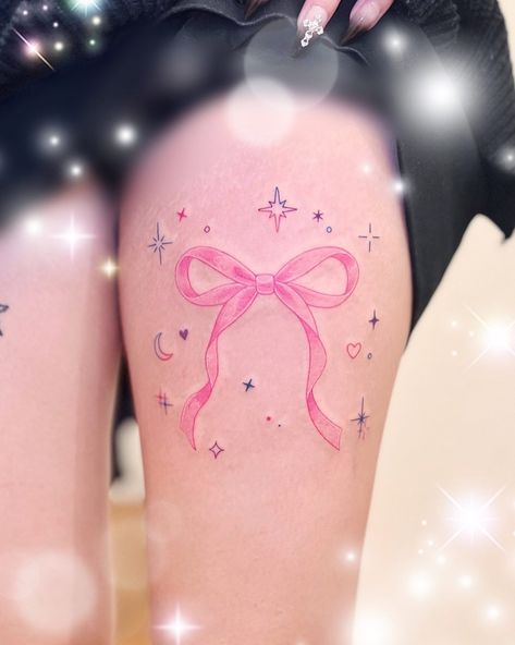 Kawaii Hand Tattoo, Kawaii Tattoo Ideas, Pastel Tattoos, Tattoed Heart, Kawaii Tattoos, Bow Tattoos, Pastel Tattoo, Sparkle Tattoo, Garter Tattoo