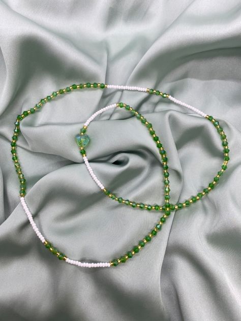 A beautiful and shiny crystal waist bead with an eye-catching green glass heart and gold detailing. These waist beads are made to be long-wearing, comfortable and stretchy. A beautiful and shiny crystal waist bead with an eye-catching green glass heart and gold detailing. These waist beads are made to be long-wearing, comfortable and stretchy. Crystal Waist Beads, Body Jewelry Diy, Waist Beads African, Jewellery Beads, African Waist Beads, Diy Beaded Rings, Waist Jewelry, Bracelets Handmade Diy, Body Chains