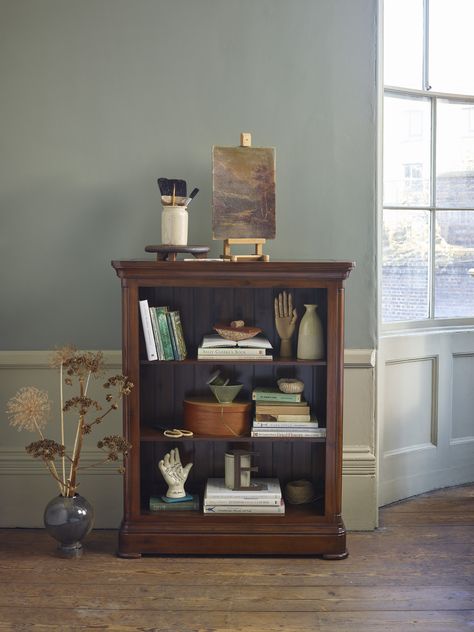 Our Cranbrook small bookcase is the perfect way to showcase your books and belongings in style. It boasts a lower profile, perfect for holding lamps or precious photos on top, and looks great in the home office or living room. The bookshelf itself is made from solid hardwood in a striking dark-stained finish, which gives it a stately look and helps it last for years to come. Chocolate Brown Bookshelf, Small Bookcase Living Room, Brown Bookshelf Bedroom, Vintage Book Case Ideas, Dark Oak Bookshelf, Small Vintage Bookshelf, Dark Brown Bookshelf, Book Case Ideas Living Room, Dark Wood Bookshelves